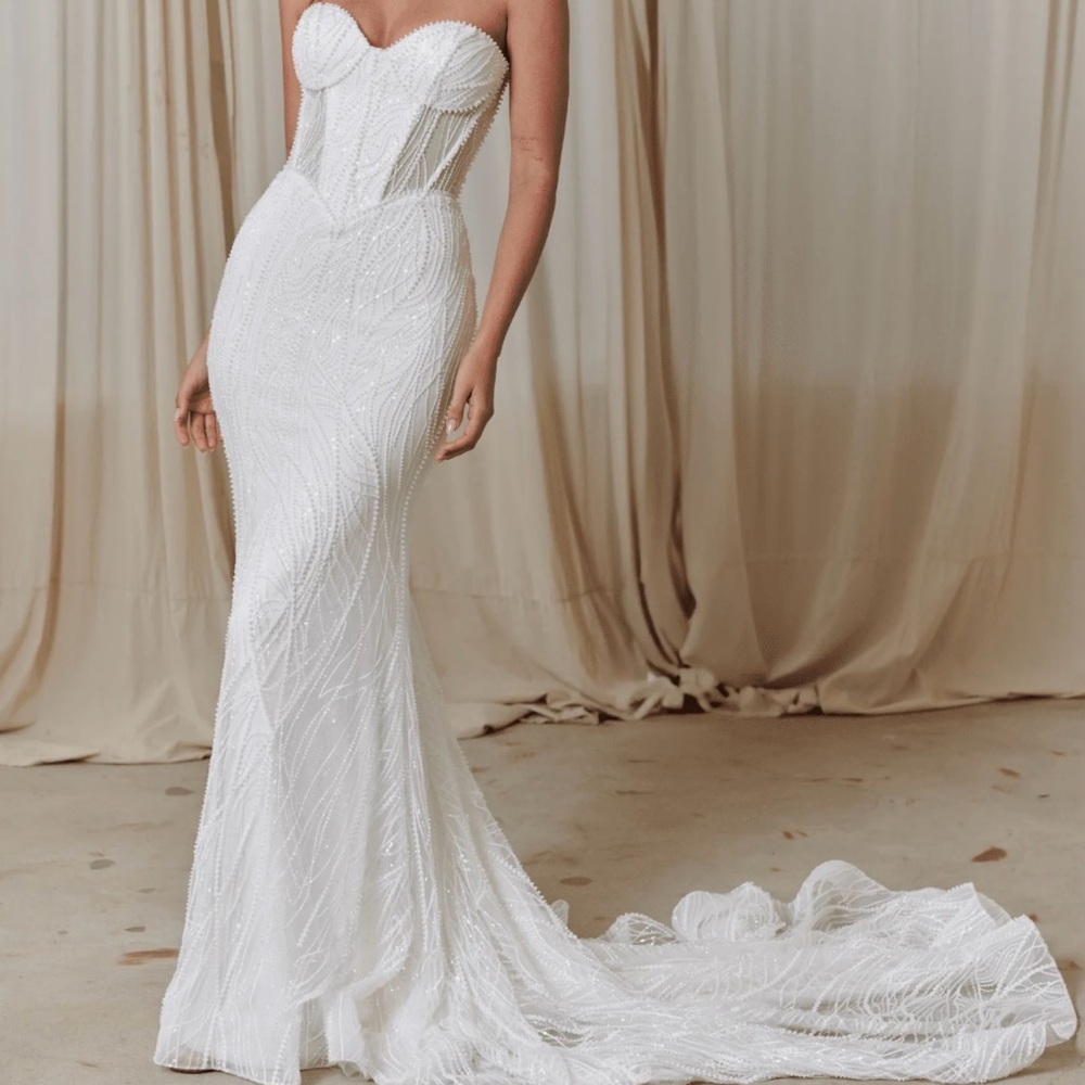 Evie Young Bridal | Style: Carter